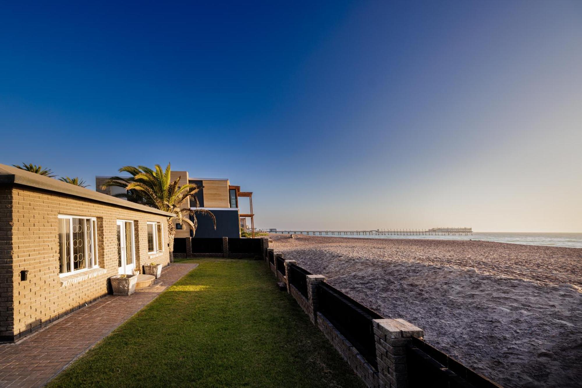 Swakopmund Seafront Cottage ภายนอก รูปภาพ